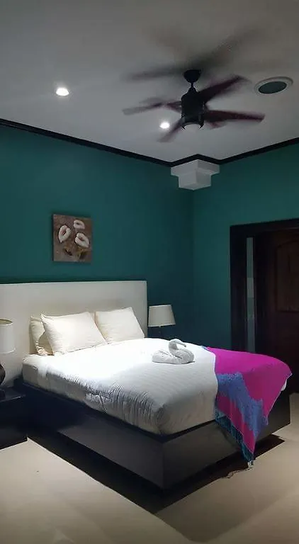 Villa Dora Mae オーチョ・リオス